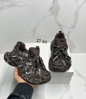 Кроссовки
