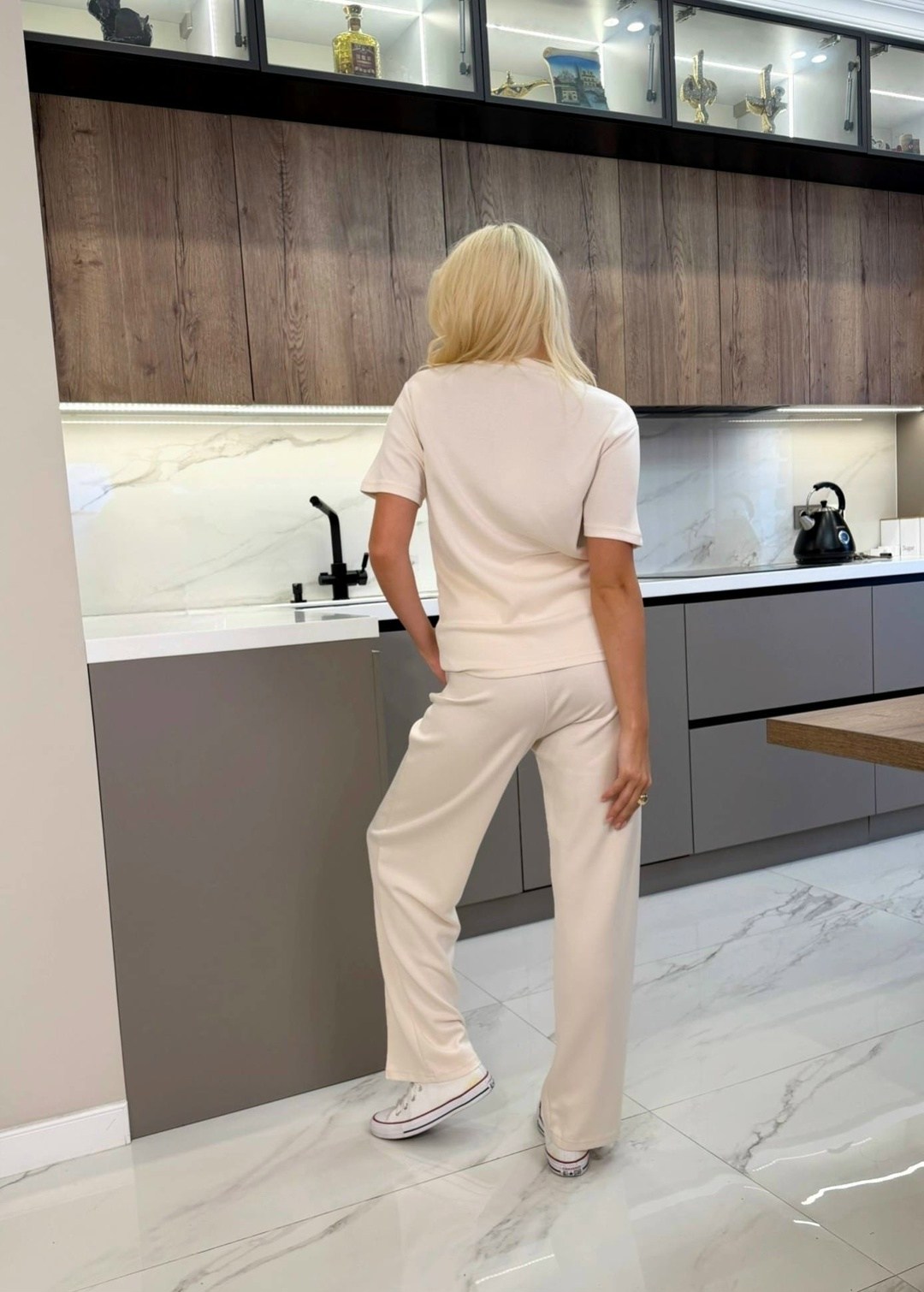 костюм с брюками,костюм бежевый,женский костюм,трикотажный костюм,костюм с брюками трикотажный