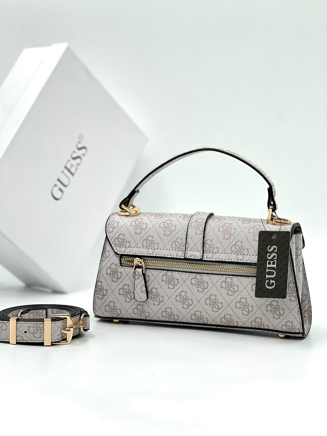 сумка женская guess,guess сумка на плечо кросс-боди,сумка guess,сумка женская через плечо guess,женская сумка от бренда guess