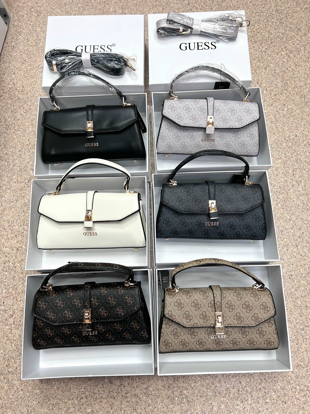 сумка женская guess,guess сумка на плечо кросс-боди,сумка guess,сумка женская через плечо guess,женская сумка от бренда guess