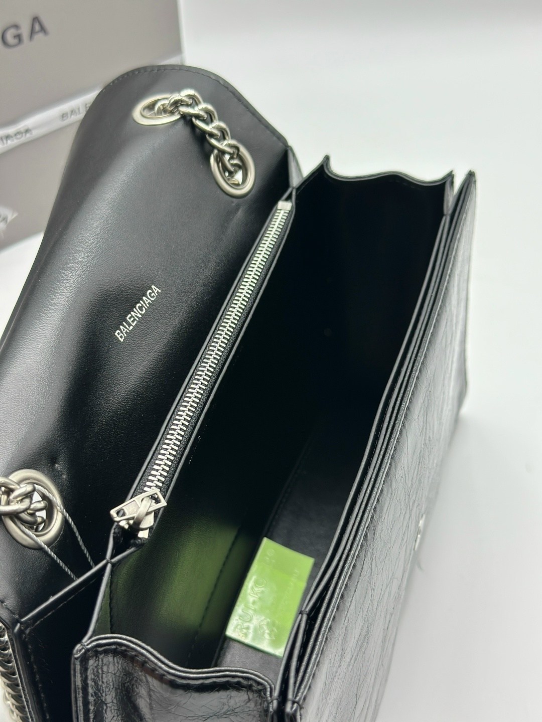 сумка balenciaga,стеганая сумка balenciaga crush черный,сумка женская balenciaga,balenciaga сумка на плечо,маленькая стеганая сумка на цепочке crush balenciaga