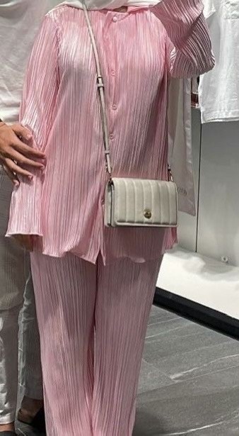 стильная одежда,плиссированный костюм,стильные наряды,мода модная