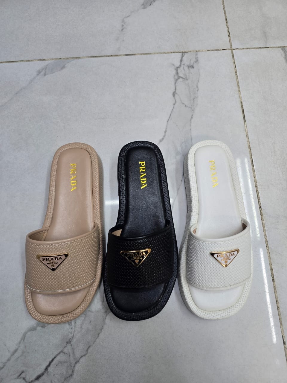 ,женские шлепанцы,модные шлепанцы,шлепки женские,шлепанцы с пряжкой