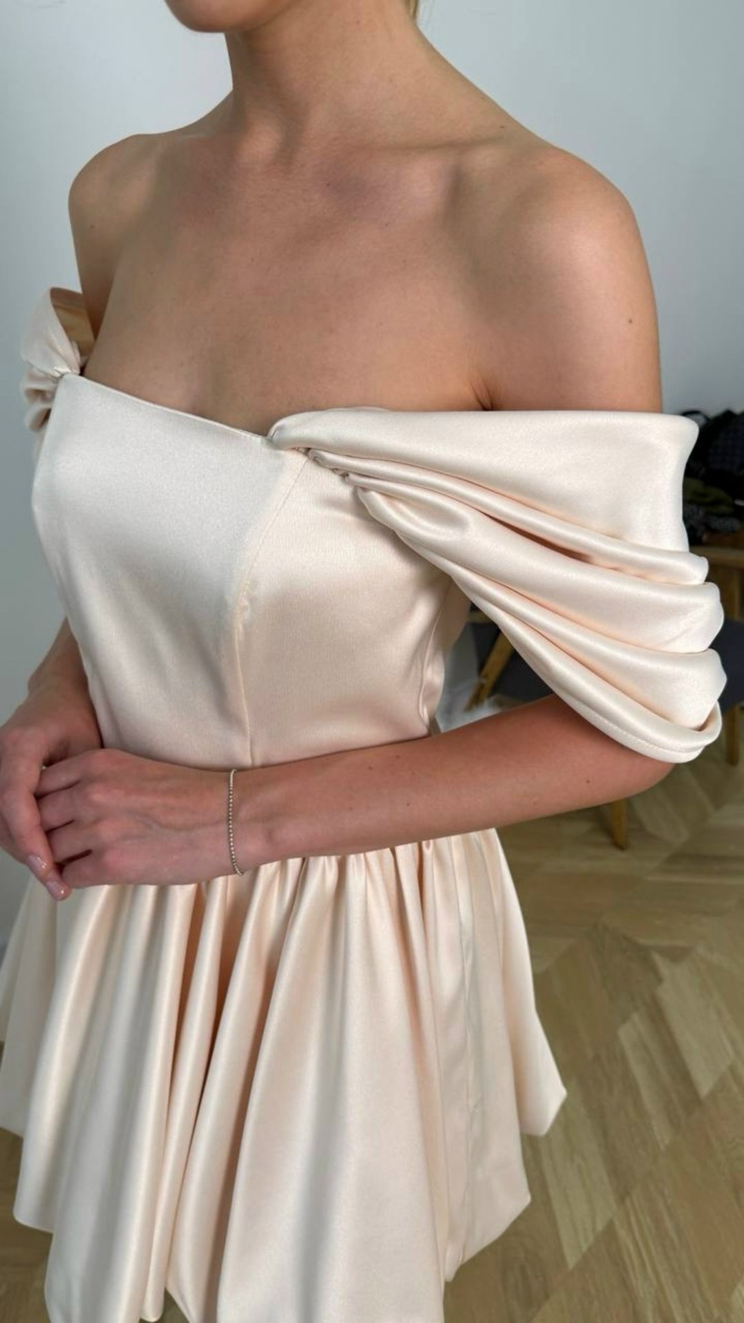 атласное платье,платье с открытыми плечам,платье,вечерние платья,платья выпускной