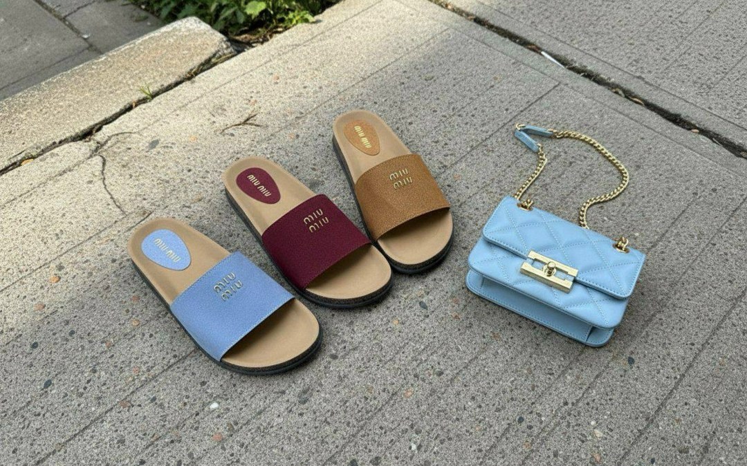 женские шлепанцы,,тапочки модные,шлёпанцы miu miu,женские шлепки