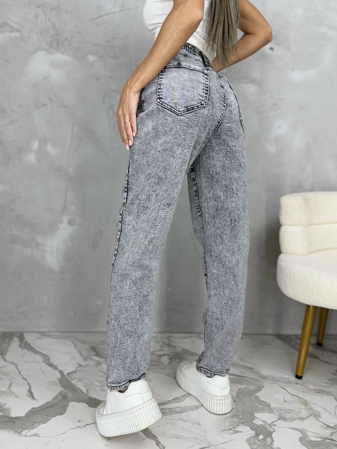 джинсы женский barouz бело-серый бананы,женские джинсы,мом джинсы женские серые на резинке,серые джинсы женские,джинсы-мом