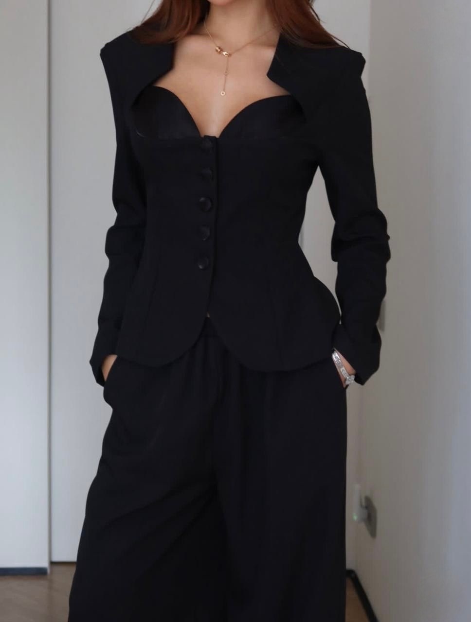 женский брючный костюм,жакет с баской,костюм женский,костюм брючный тройка,женский брючный костюм черного цвета