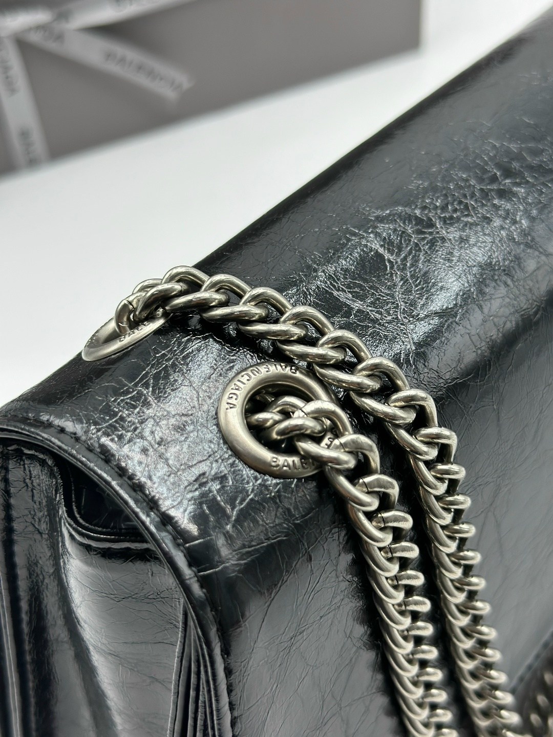 сумка balenciaga,стеганая сумка balenciaga crush черный,сумка женская balenciaga,balenciaga сумка на плечо,маленькая стеганая сумка на цепочке crush balenciaga