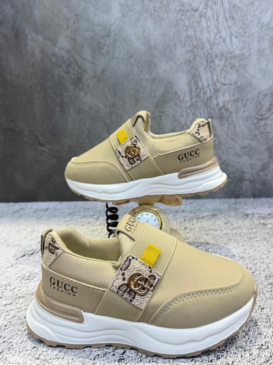 ,женские кроссовки,кроссовки модные,стильные кроссовки,бежевые кроссовки