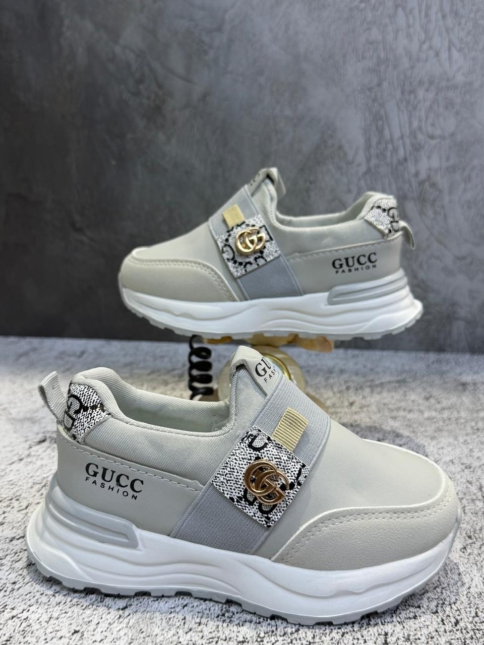 ,женские кроссовки,кроссовки модные,стильные кроссовки,бежевые кроссовки