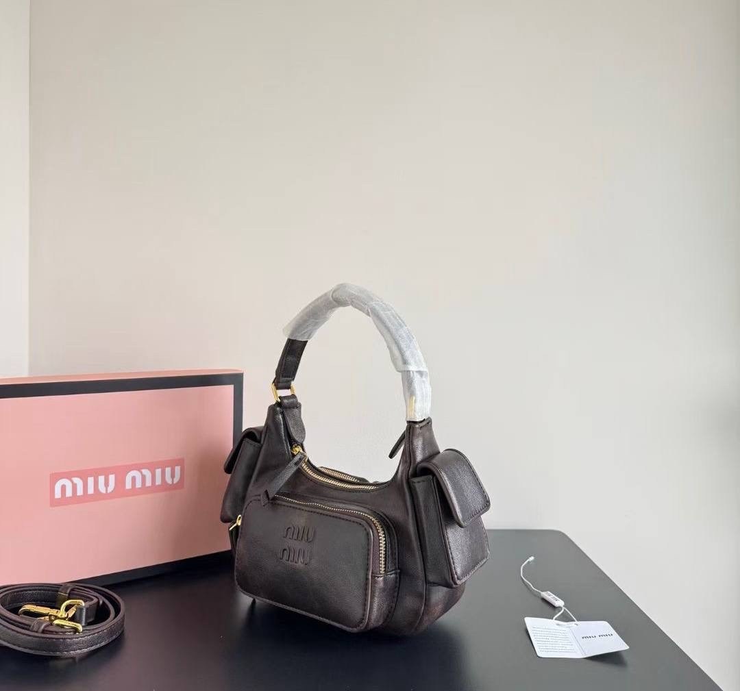 miu miu сумка на плечо,miu miu сумка,сумка женская miu miu,сумка miumiu,сумка