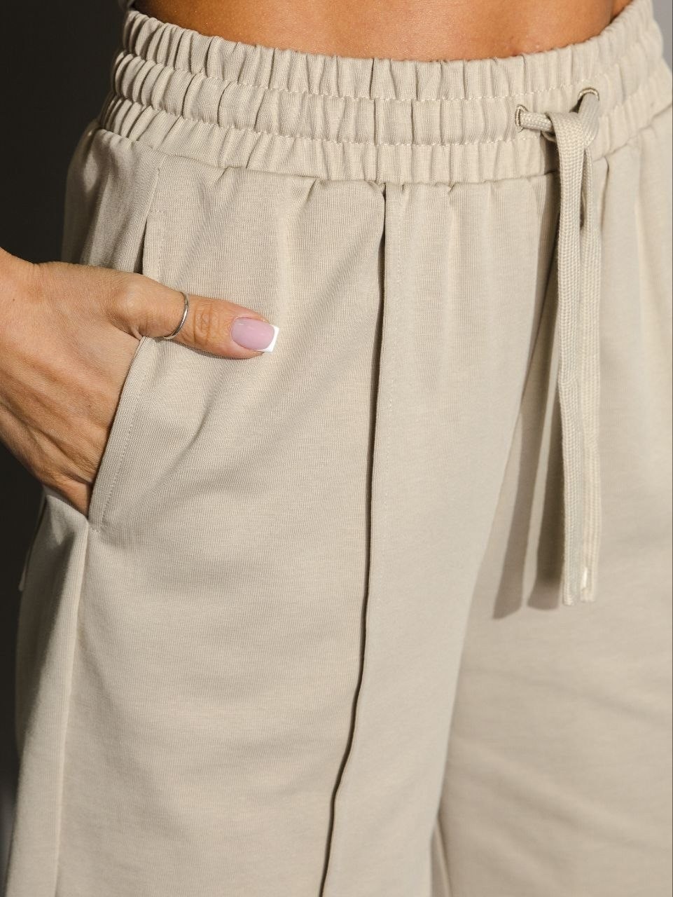 женские шорты,шорты бермуды,шорты повседневные,модные образы,бежевые шорты