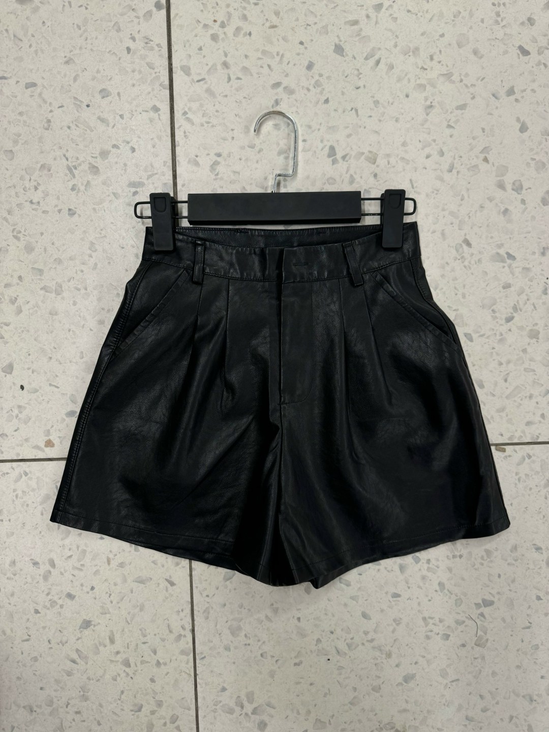 кожаные шорты,кожаные шорты женские,женские шорты,шорты из экокожи,шорты широкие кожаные