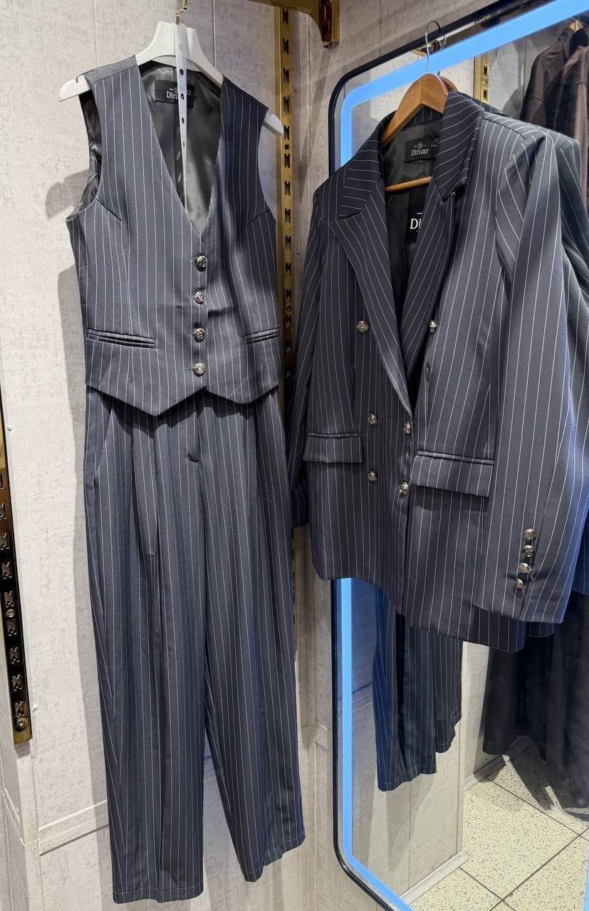 мужской костюм в полоску,двубортные костюмы,костюм мужской,двубортный костюм в полоску,fursac костюм в тонкую полоску с двубортным пиджаком синий