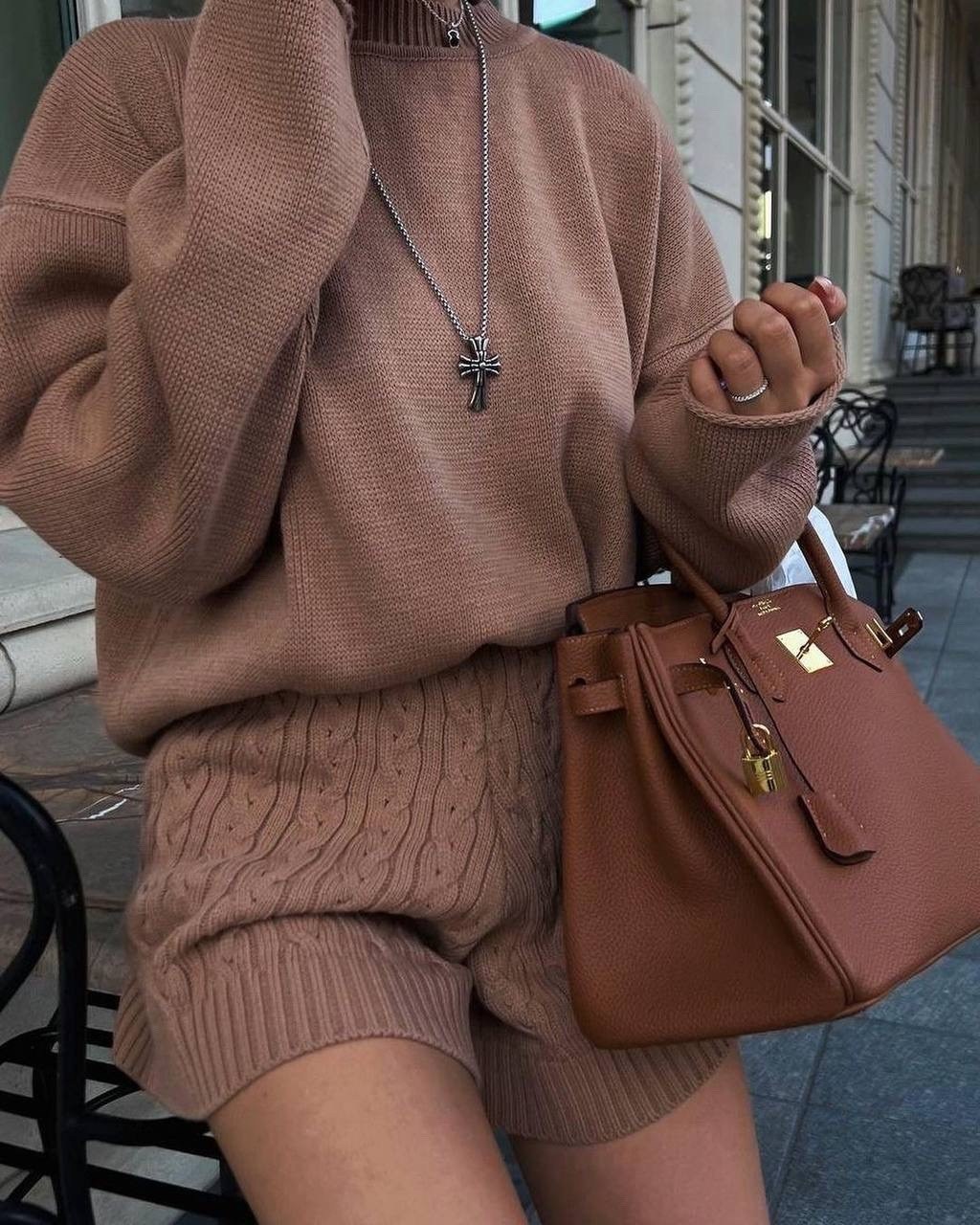 свитер и шорты вязаные,шорты вязаные,модные образы,вязаные костюмы,свитера вязаные