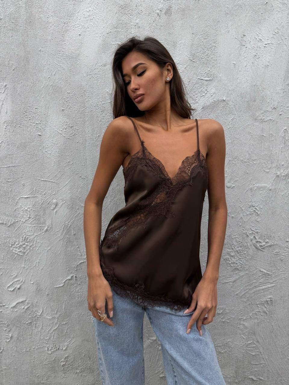 майка с кружевами,шелковый топ,коричневый топ,майка кружевная,топ шелковый с кружевом