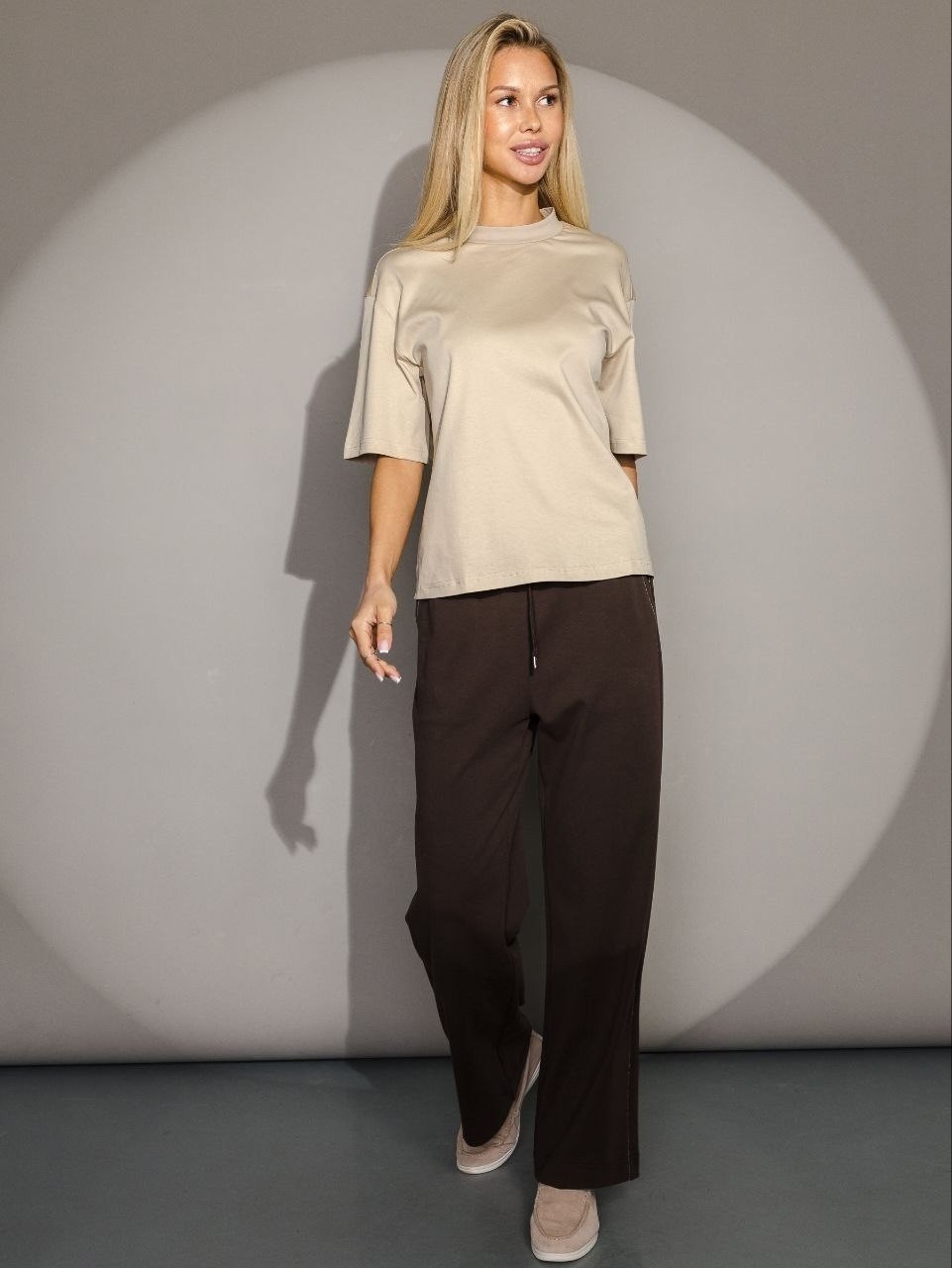 джемпер бежевый,бежевые брюки,широкие брюки,костюм с брюками,брюки женские