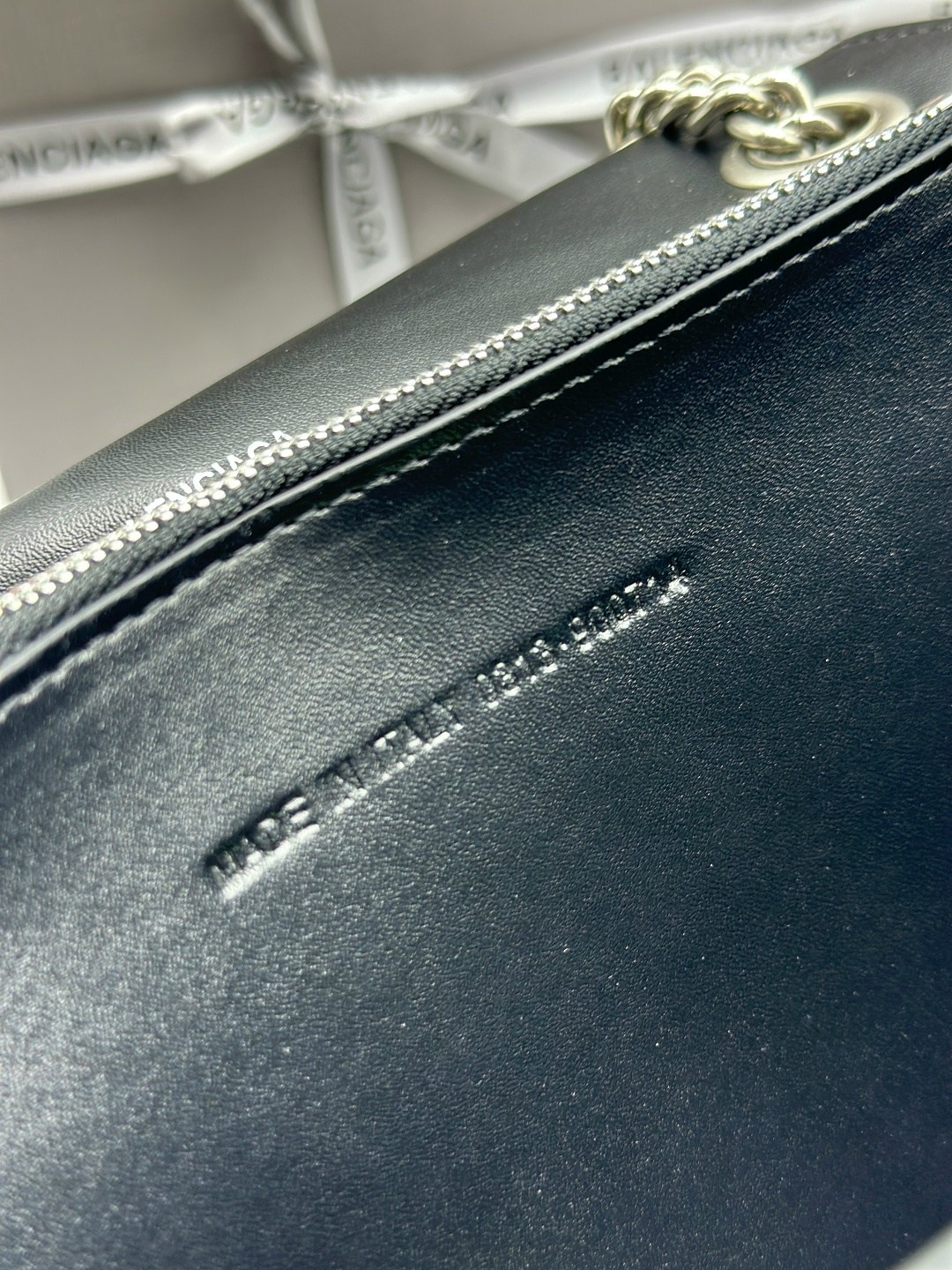 сумка balenciaga,стеганая сумка balenciaga crush черный,сумка женская balenciaga,balenciaga сумка на плечо,маленькая стеганая сумка на цепочке crush balenciaga