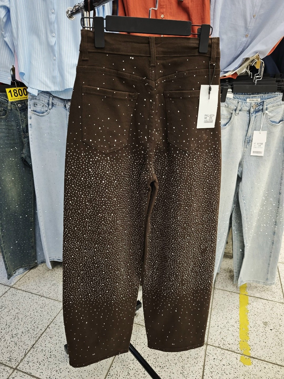 джинсы клеш со стразами h&a collection,джинсы со стразами,джинсы со стразами и блестками,брюки со стразами,джинсы широкого кроя со стразами, коричневый