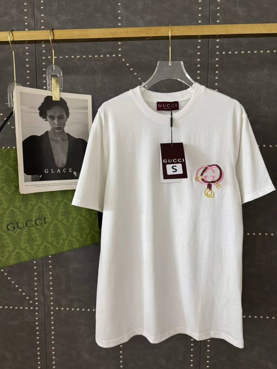 футболка gucci,футболки модные,футболка женская gucci,кофта гуччи,футболка гуччи оригинал