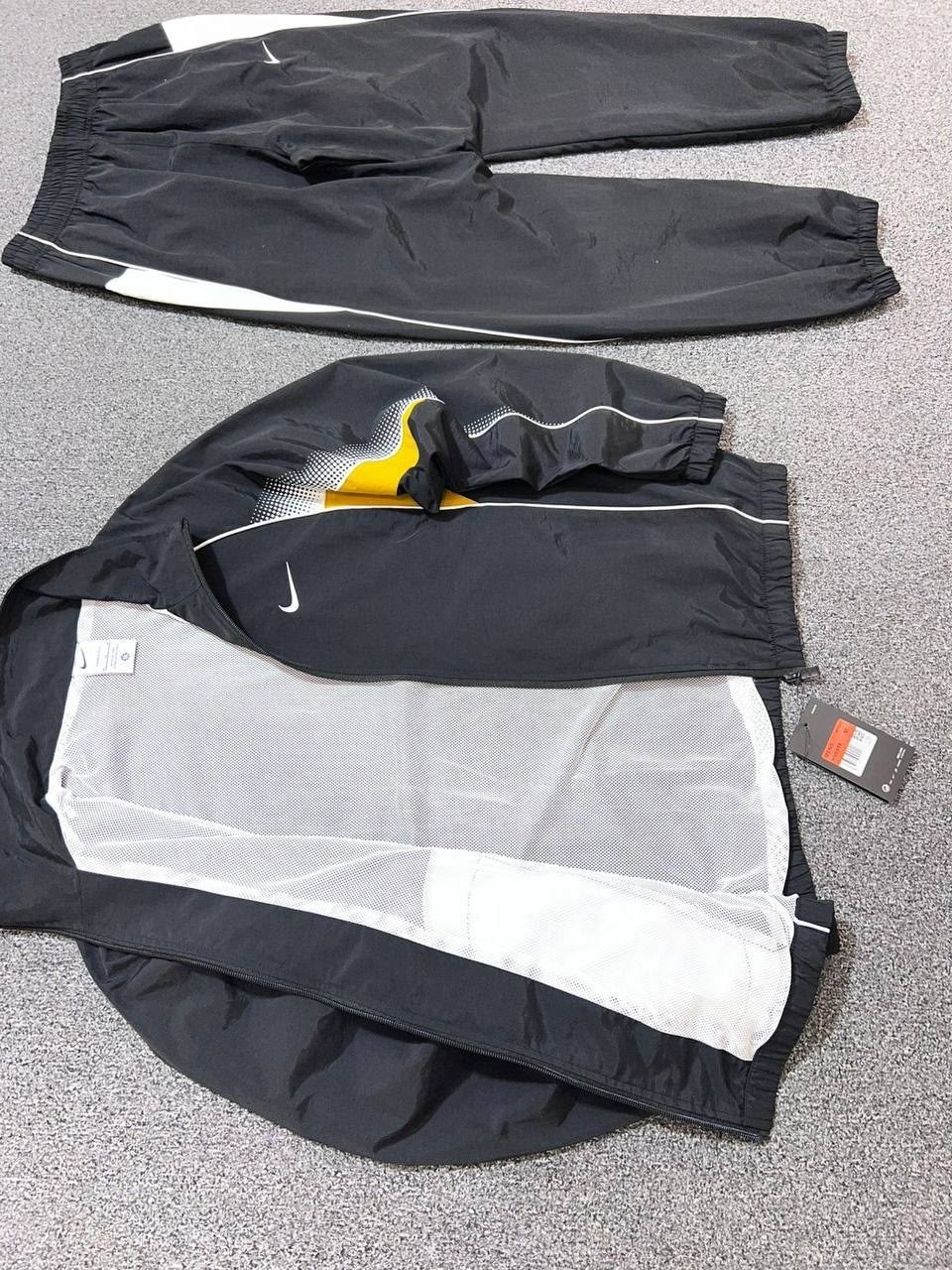 костюм спортивный nike sportswear woven suit basic bv3030-010,спортивный костюм nike,спортивный костюм плащевка nike,мужской спортивный костюм nike,костюм спортивный новый nike