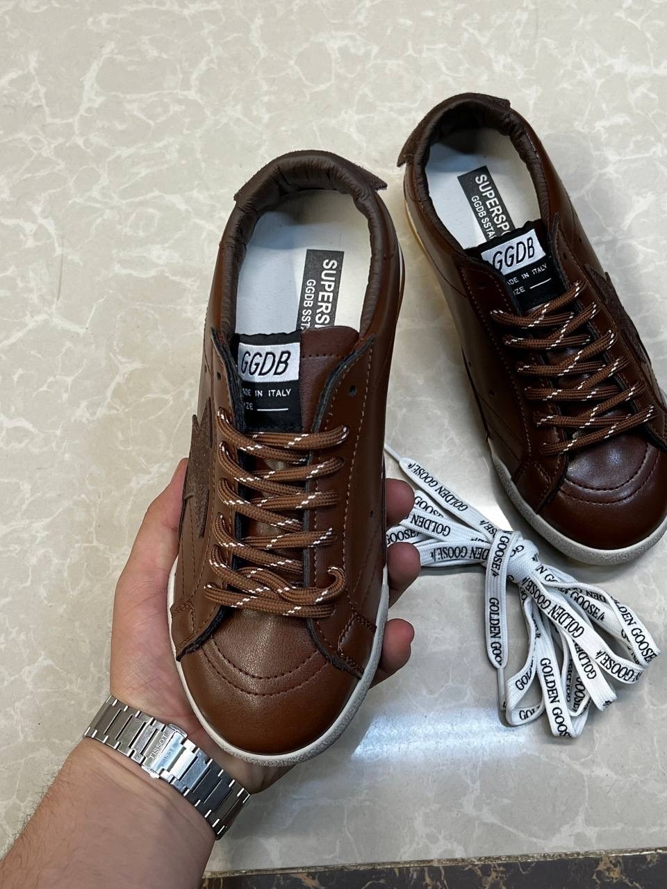 golden goose кроссовки super-star коричневый,коричневые кроссовки ball star golden goose anthracite silver,мужские замшевые низкие кроссовки с вышитыми звездами superstar golden goose коричневый,кросс