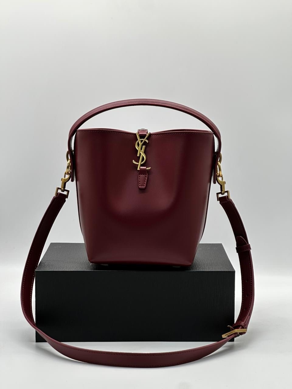 кожаная бордовая сумка yves saint laurent le 37,сумка yves saint laurent,сумка saint laurent,кожаная бордовая сумка yves saint laurent le 37 small,женская бордовая сумка