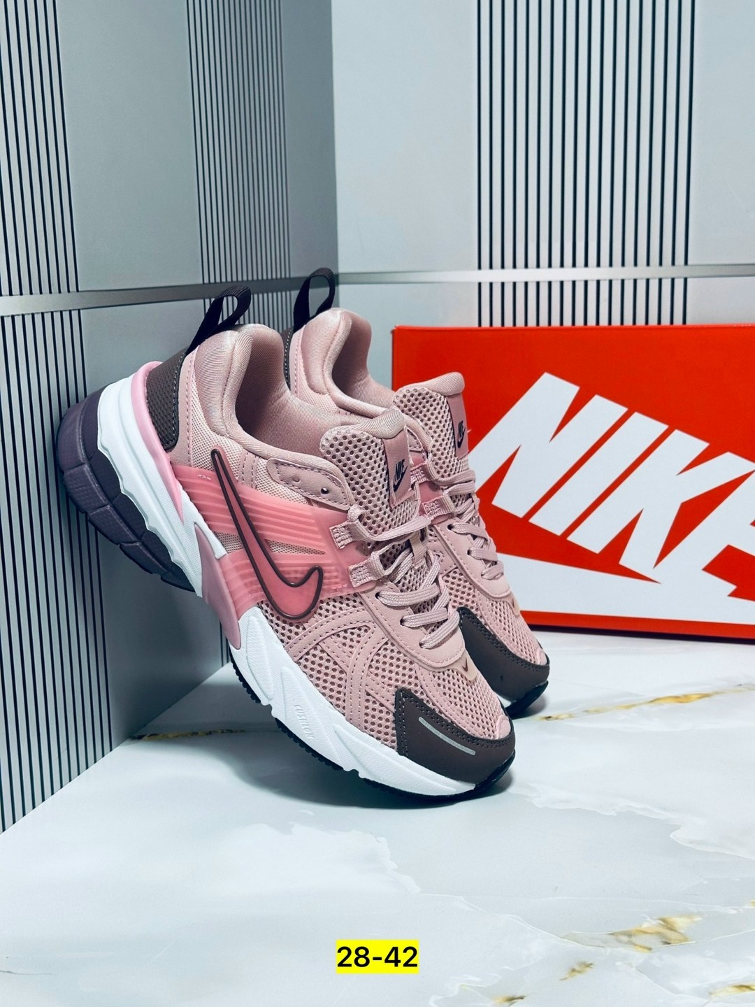 кроссовки,женские кроссовки,кроссовки nike,кроссовки nike женские,спортивная