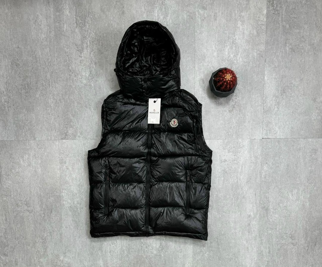 жилетка moncler,жилет монклер мужской,жилет moncler,жилетка moncler черная утепленная c капюшоном,жилетка монклер