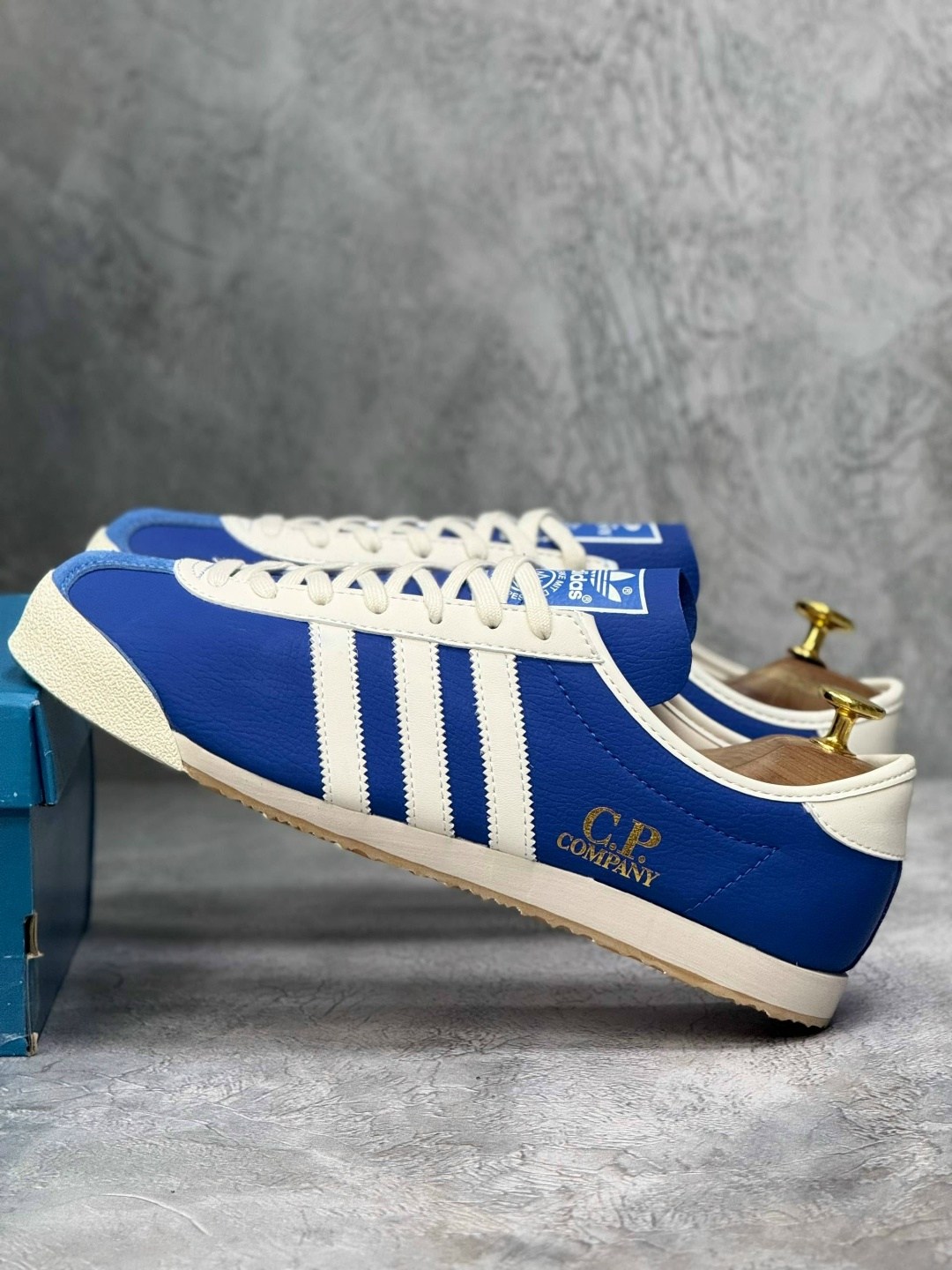 кроссовки x c. p. company italia spzl collegiate royal adidas синий,кроссовки адидас драгон,кроссовки adidas,кроссовки,кроссовки adidas original