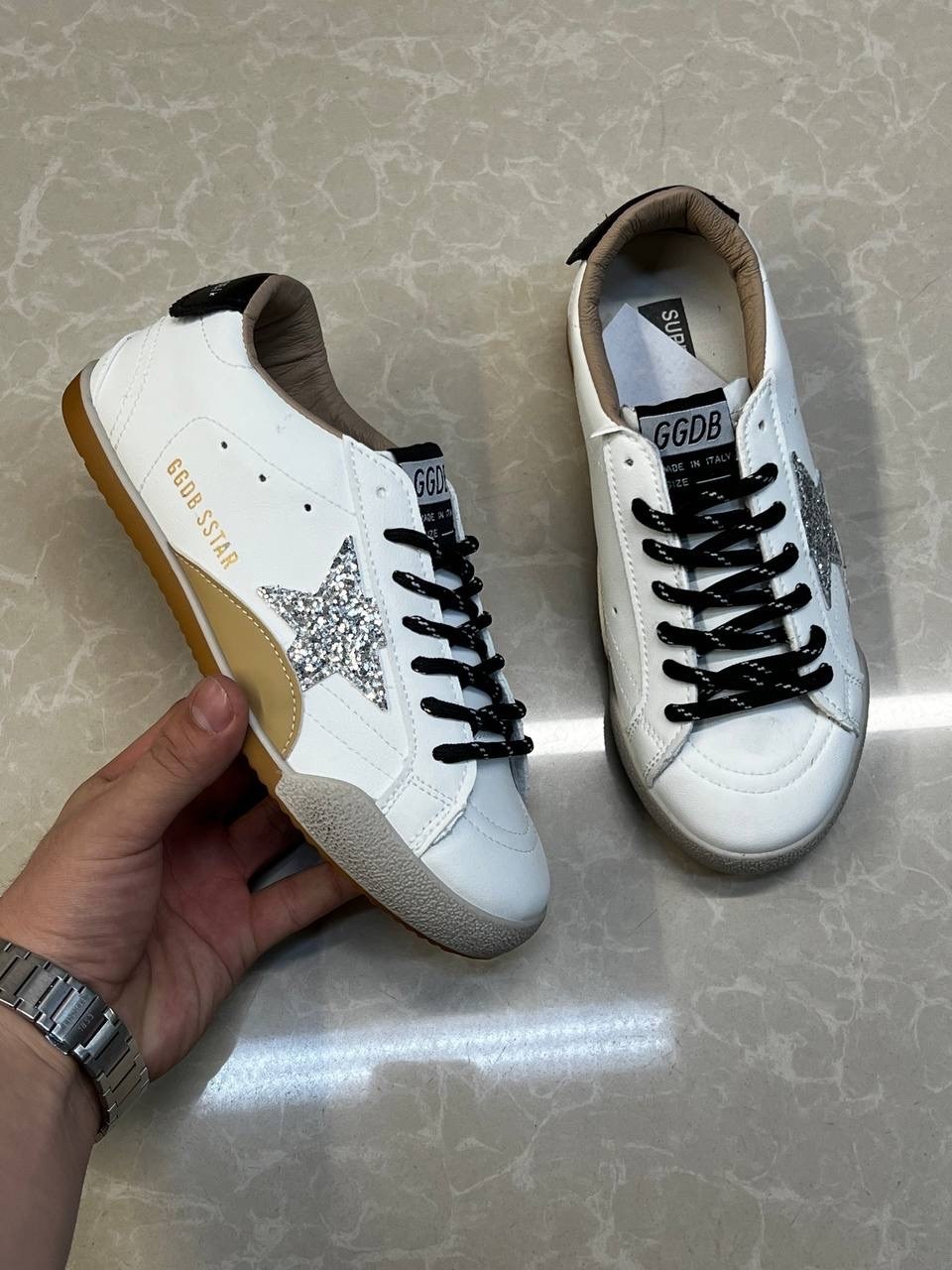 golden goose кроссовки super-star коричневый,коричневые кроссовки ball star golden goose anthracite silver,мужские замшевые низкие кроссовки с вышитыми звездами superstar golden goose коричневый,кросс