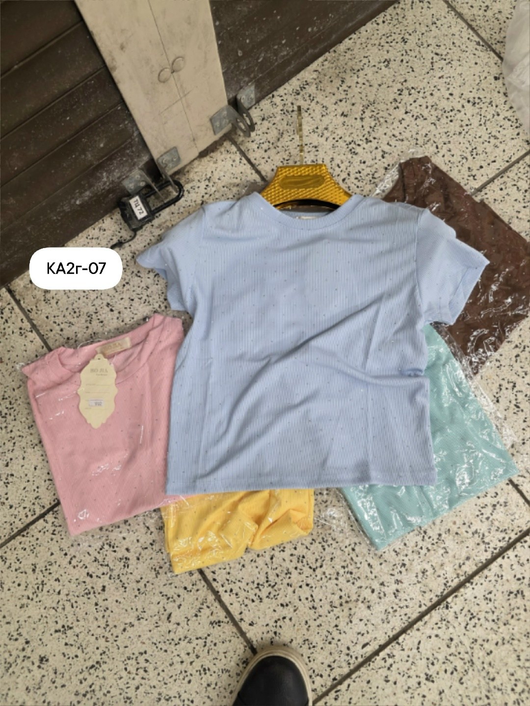 футболка со стразами женская,футболки женская,футболка со стразами,футболка женская однотонная,женская кофта