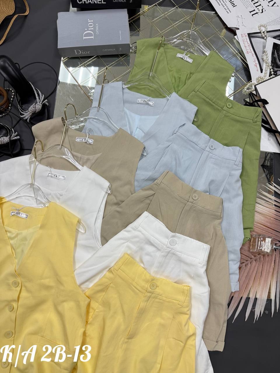 женские жилеты,белая одежда,жилет классический,женский костюм с шортами