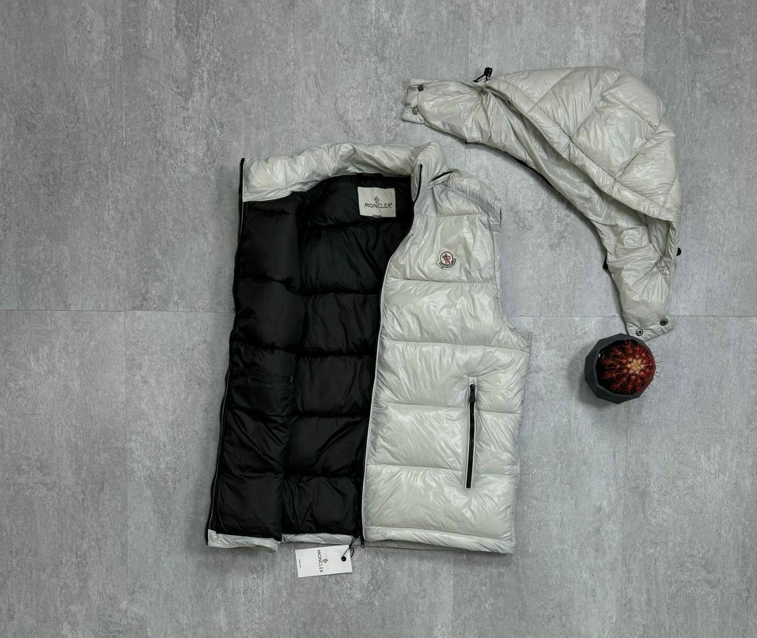 жилетка moncler,жилет монклер мужской,жилет moncler,жилетка moncler черная утепленная c капюшоном,жилетка монклер