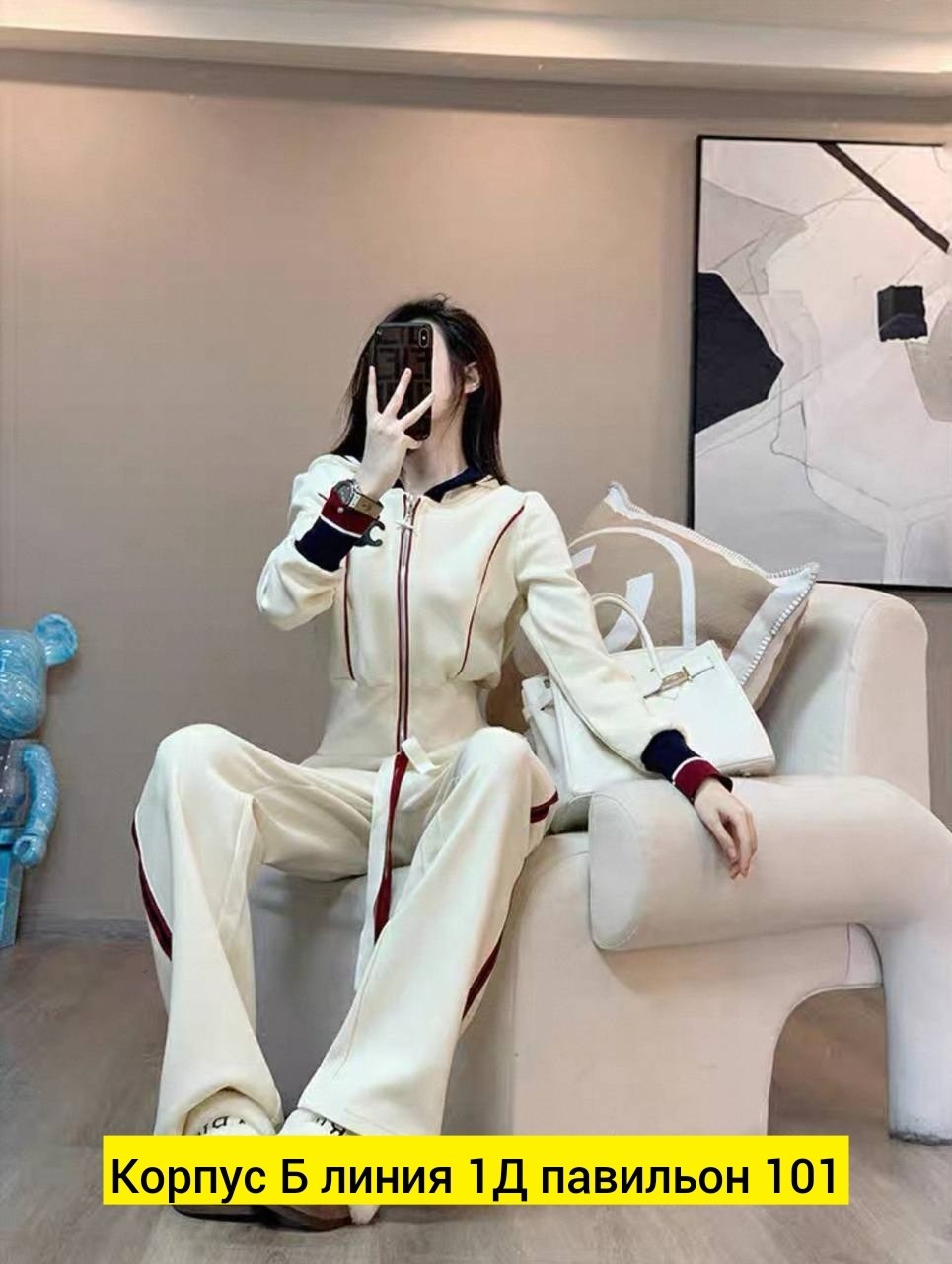 спортивные костюм,спортивные костюмы женские,комплект одежды женский chanel трансформер мягкий белый хлопок логотип бахрома италия,спортивный костюм celine,брендовый спортивный костюм