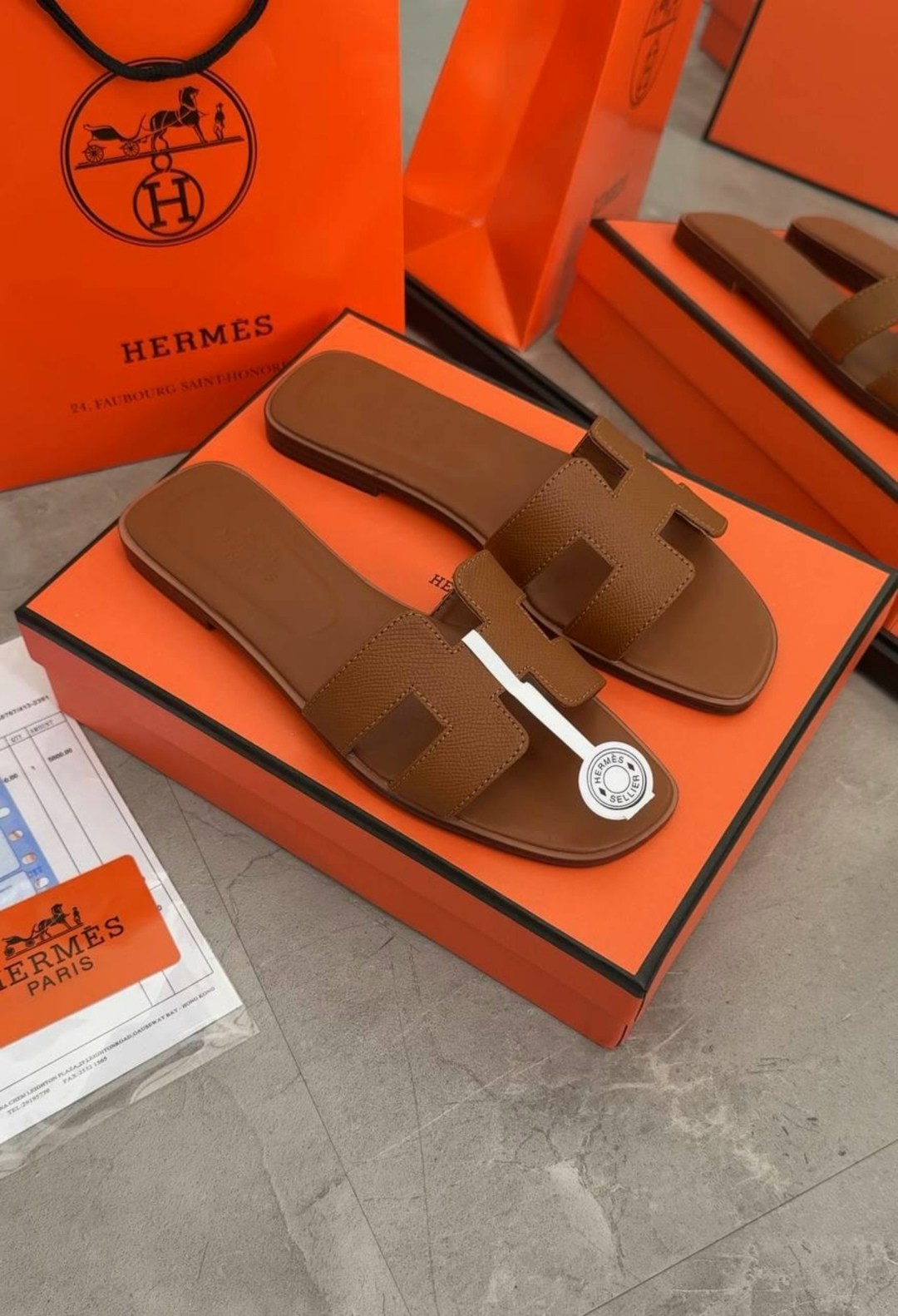 шлёпанцы hermes,шлепки hermes oran,шлепки эрмес оран,шлепки гермес оригинал,женские кожаные шлепки hermes oran коричневые