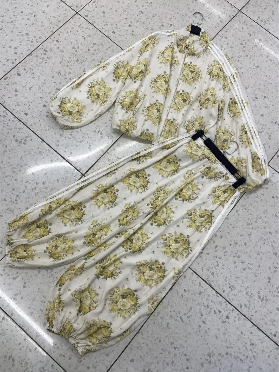 спортивные костюмы,комплект костюм,женские костюмы,стильные женские костюмы,костюм с принтом