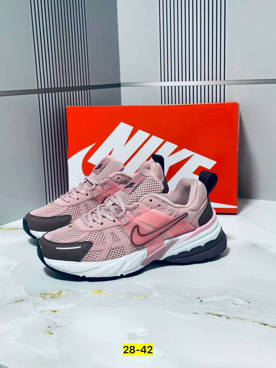 кроссовки,женские кроссовки,кроссовки nike,кроссовки nike женские,спортивная