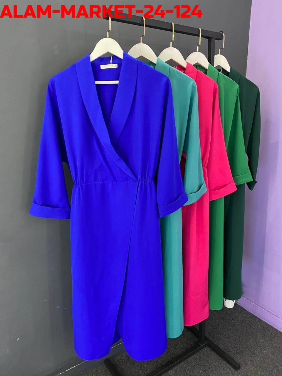 платье с поясом,платье женское зеленое,элегантное платье,стильное платье,модное платье