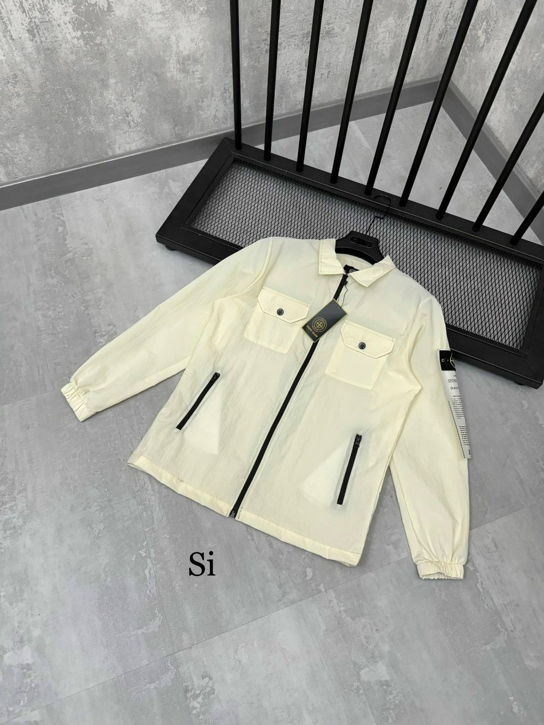 бежевая куртка-рубашка stone island,куртка stone island мужская,ветровка стон айленд белая,бежевая куртка стон айленд,куртка stone island
