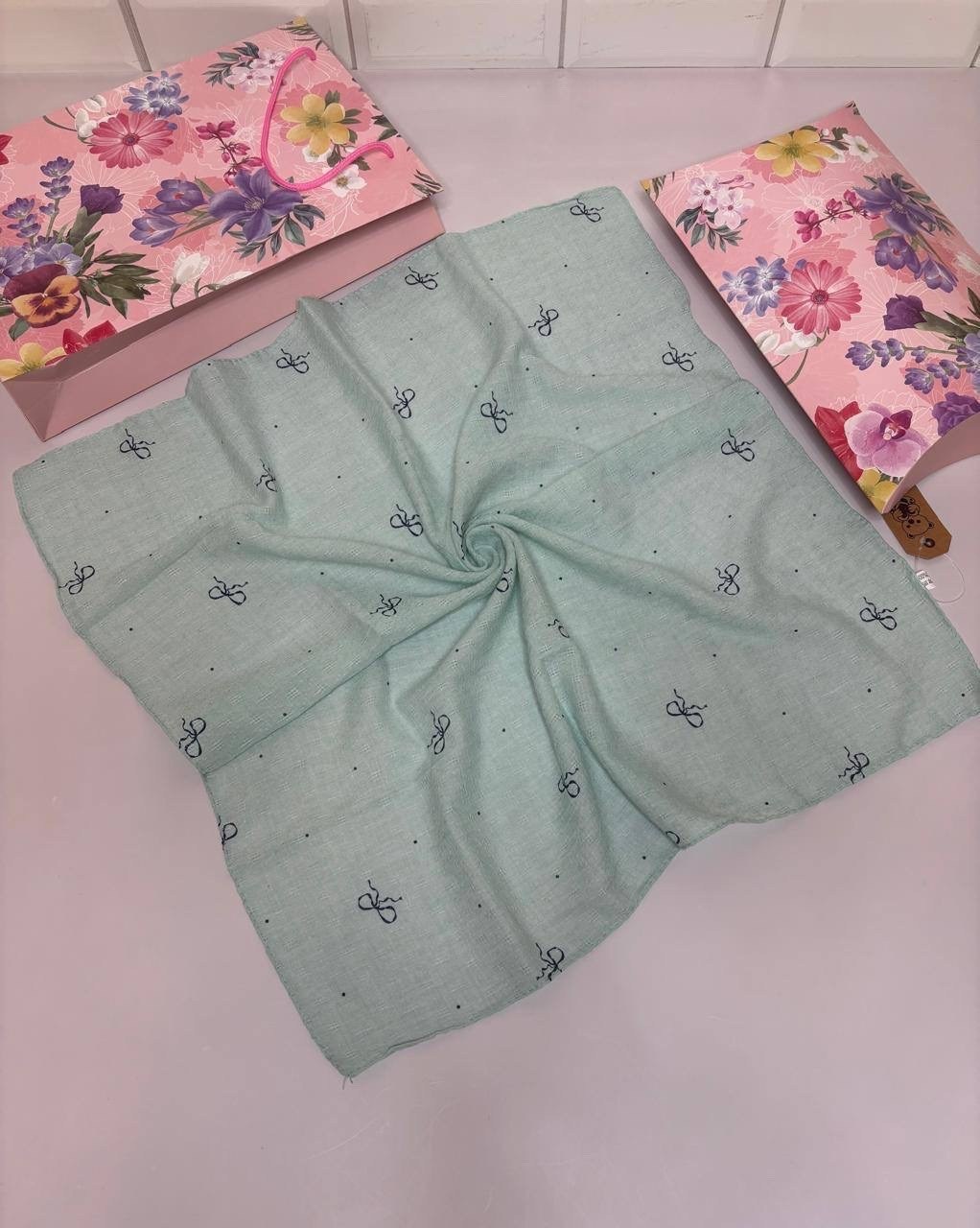 шарфы и платки,женские платки,платки хлопок,платок белый,платок с принтом