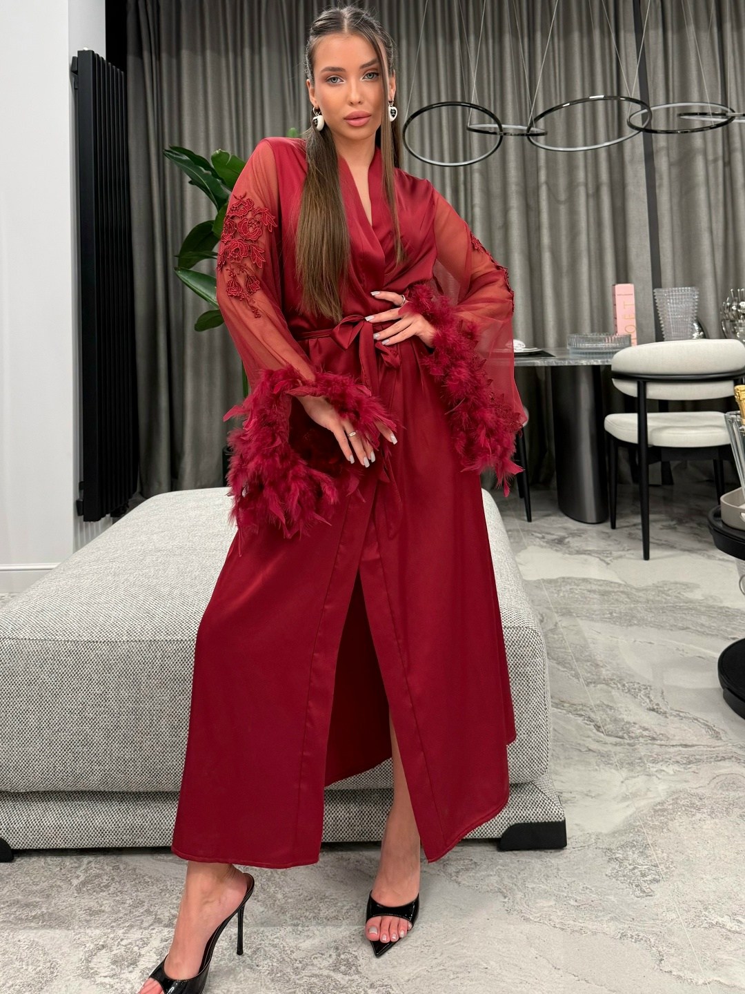 халат с перьями,халат женский шелковый,длинный халат с перьями,шелковый халат,халат женский
