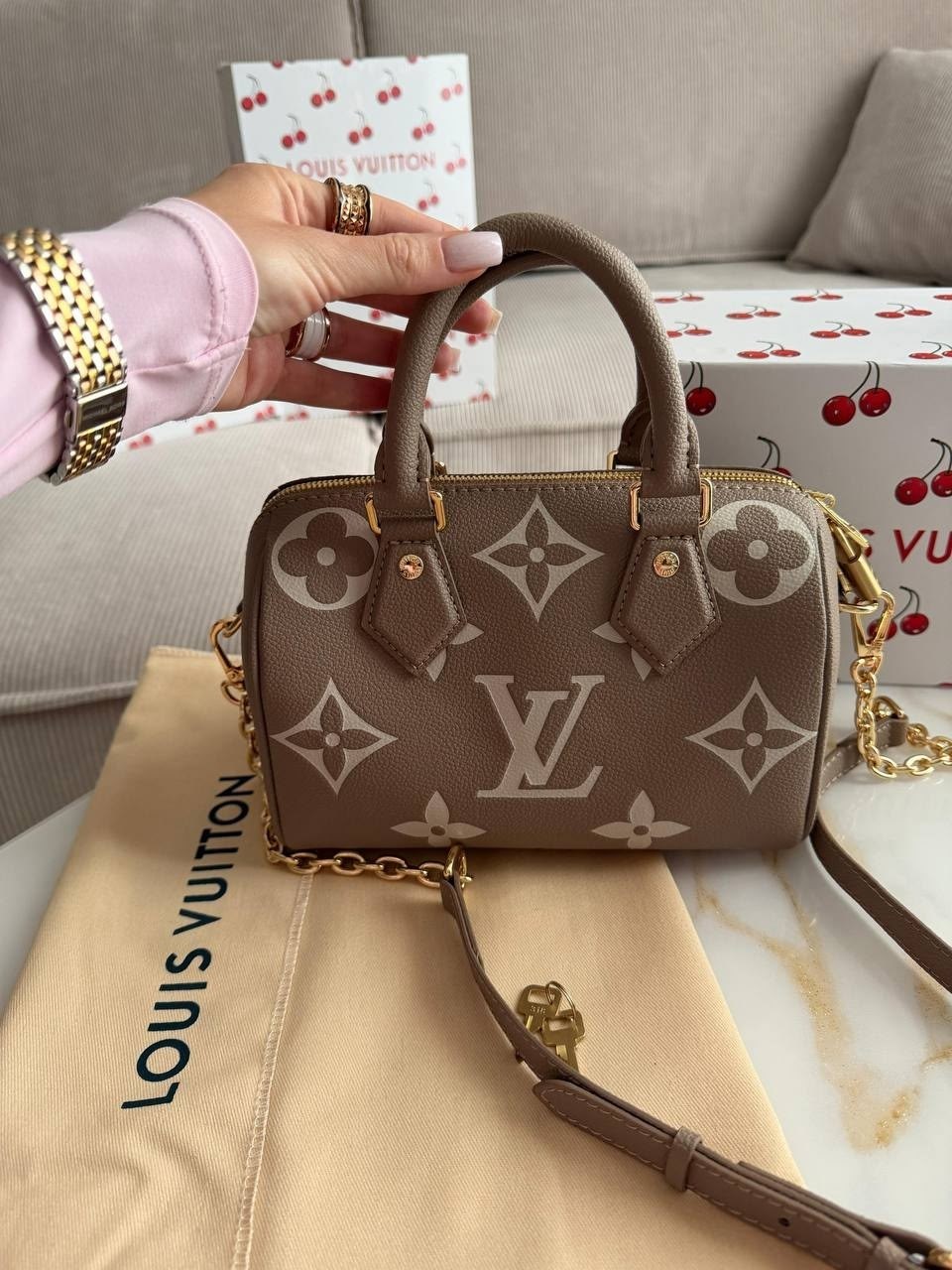 сумка louis vuitton,женская черная сумка louis vuitton alma bb,женская сумка louis vuitton,сумочка кожаная,сумки луи виттон