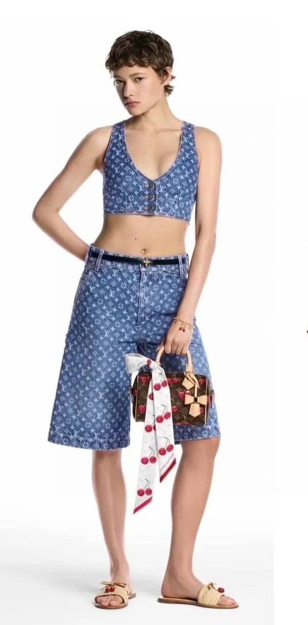 джинсовый жилет,женский джинсовый жилет,джинсовая жилетка,джинсовая жилетка женская,джинсовая безрукавка