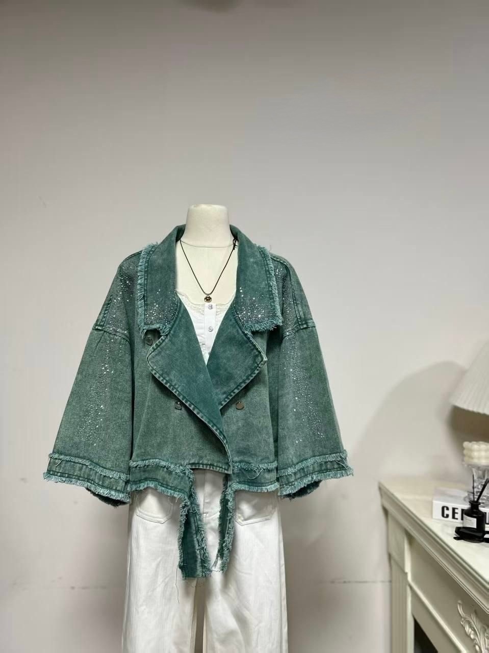 женские джинсовые куртки,джинсовая куртка,модные джинсовые куртки,куртка женская джинсовая оверсайз,женская джинсовая куртка с бахромой