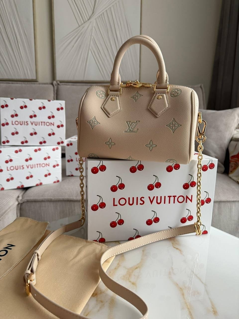 сумка louis vuitton,женская черная сумка louis vuitton alma bb,женская сумка louis vuitton,сумочка кожаная,сумки луи виттон