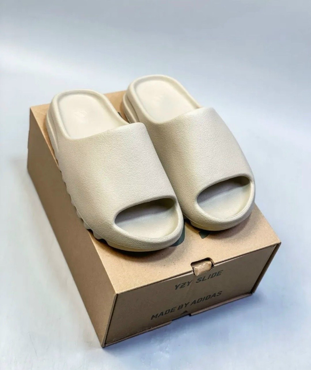 adidas yeezy slide,шлепанцы adidas yeezy slide,тапки adidas yeezy slide desert sand,тапочки adidas yeezy slide,сланцы adidas yeezy slide