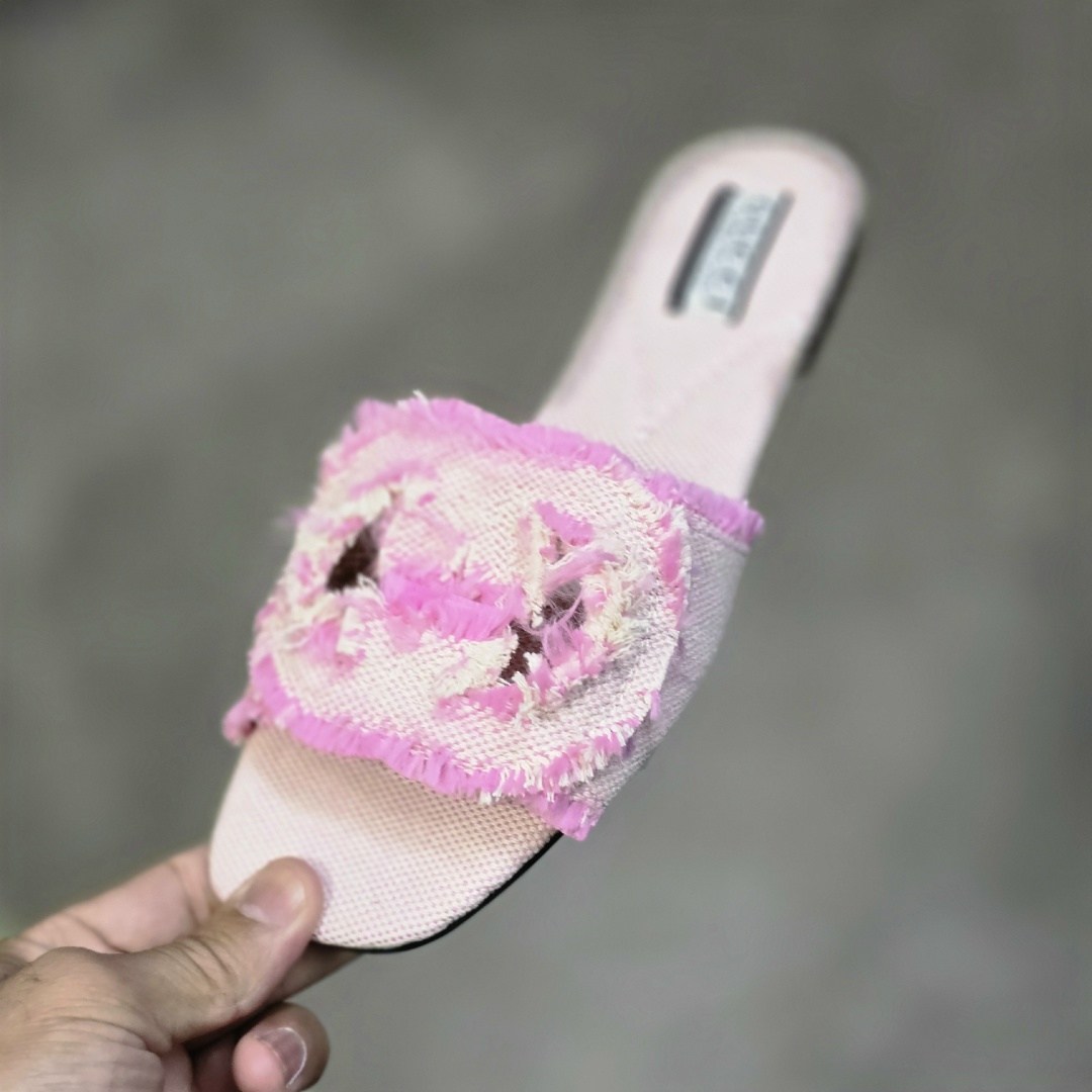 женские шлепанцы,,модные шлепанцы,шлепки фенди женские,босоножки классические