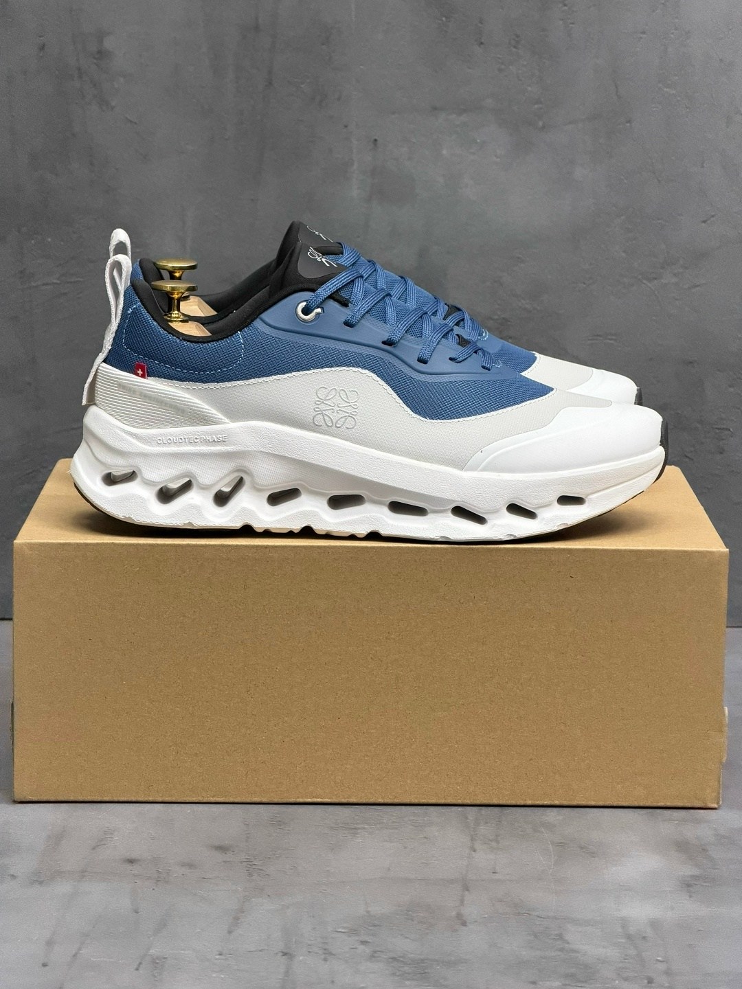 кроссовки cloudtilt 2 blue/white из коллаборации с loewe on running,кроссовки,loewe кроссовки,женские кроссовки,кроссовки cloudtilt 2 tan white gum из коллаборации с loewe on running