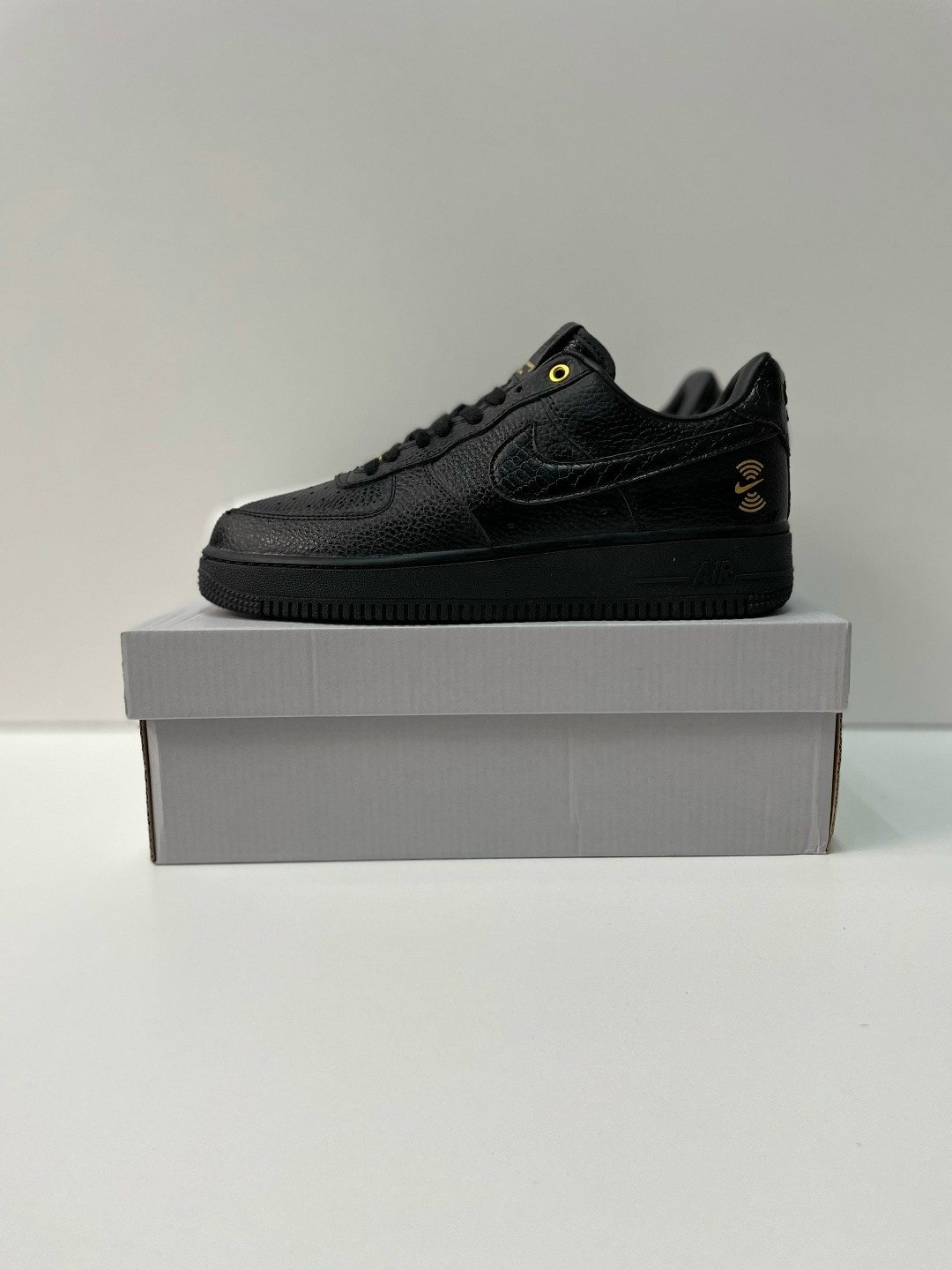 nike air force 1 low 40th anniversary edition split black white,nike air force 1 anniversary edition,nike air force 1 07 prm,кроссовки мужские nike air force 1,кроссовки nike air force low anniversary